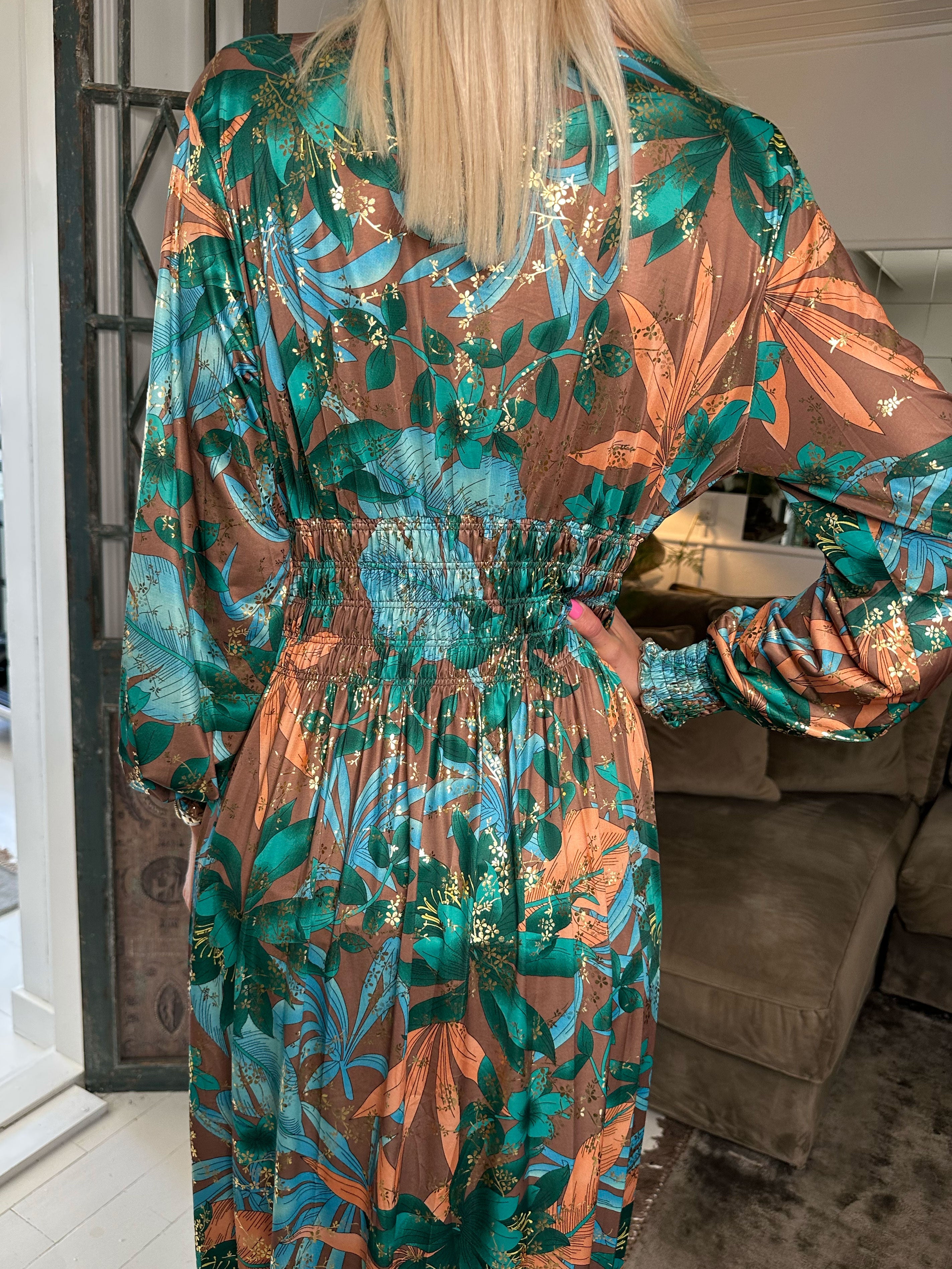 Pams L/S - Lang elastisk kjole i krølfrit stof med lange ærmer